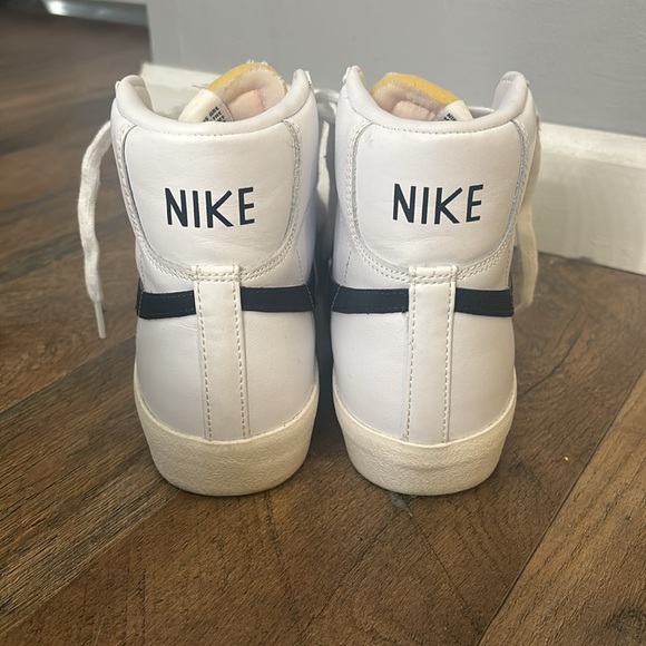 MAKE AN OFFER!!! GREAT CONDITION!! - Picture 4 of 6